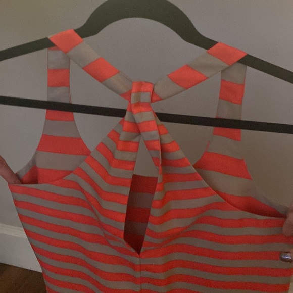 BCBGMAXAZRIA Edita Striped Silk Twist Back Slit Scoopneck Hi Low Tank Top S - Picture 4 of 6